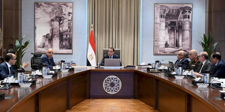رئيس الوزراء يتابع الموقف التنفيذي لأعمال اللجنة المشتركة المشكلة لتصويب تواجدات طرح النهر
