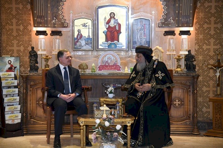 وزير الداخلية يهنئ البابا تواضروس الثانى  بمناسبة الإحتفال بعيد الميلاد المجيد