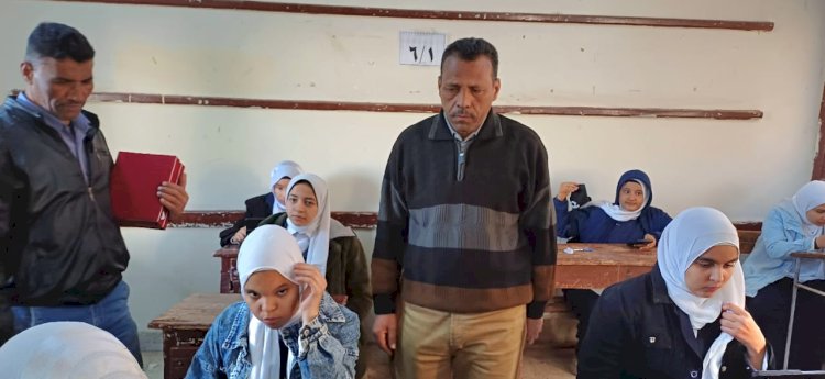 عبدالواحد يتفقد امتحانات البرمجة والذكاء الاصطناعي  بمدرسة أبوتشت الثانوية بنات