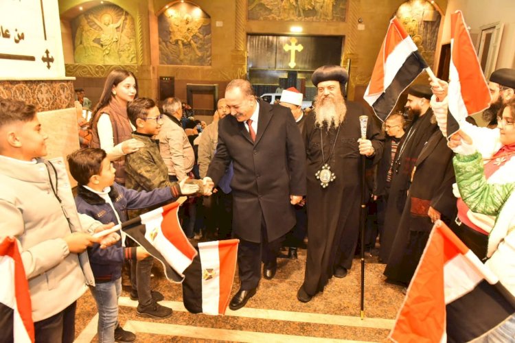 محافظ أسيوط يزور مطرانية منفلوط والكنيسة الإنجيلية للتهنئة بعيد الميلاد