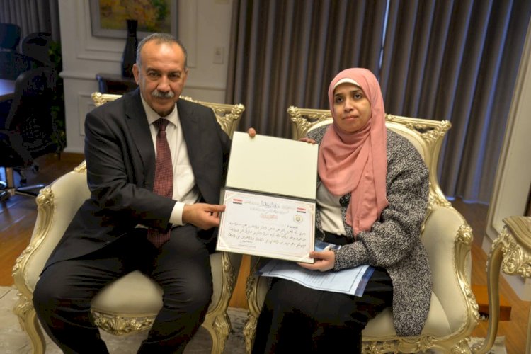 محافظ أسيوط يكرم زينب بدر "أيقونة التحدي"