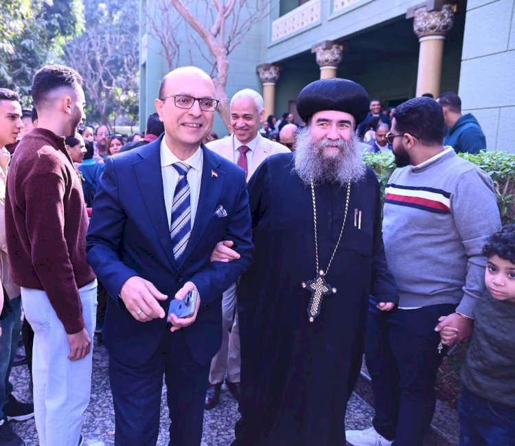 رئيس جامعة أسيوط يهنئ الأنبا يوأنس بمناسبة عيد الميلاد المجيد