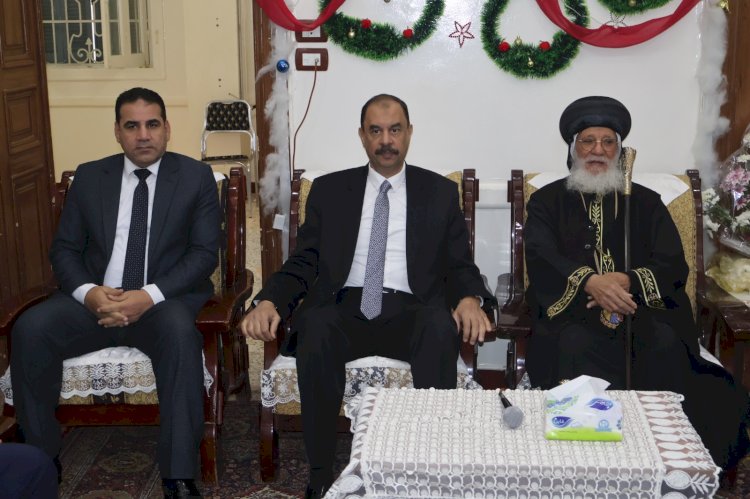 محافظ سوهاج يختتم الجولة بتهنئة الأخوة الأقباط بمطرانيات طما وطهطا وكنيسة المراغة