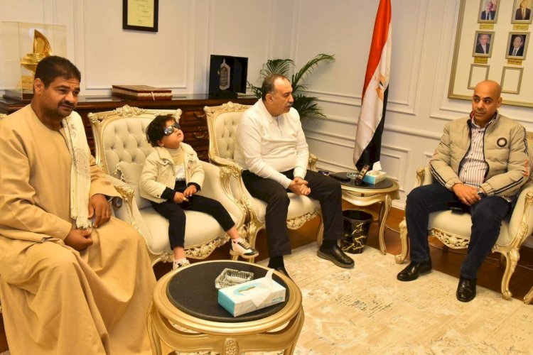 استجابة فورية لاستغاثة إنسانية.. محافظ أسيوط يتكفل بعلاج طفل كفيف