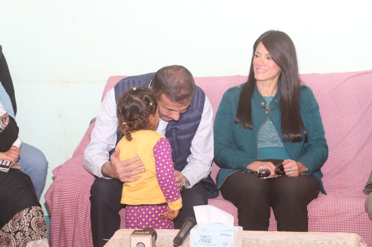 وزير الزراعة  يتفقد مشروعات "سيل" بوادي الصعايدة في اسوان