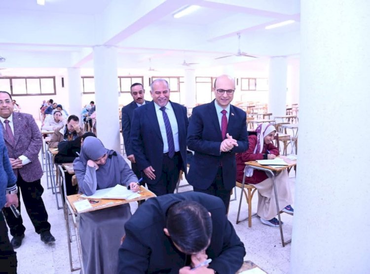 المنشاوي يتفقد امتحانات الدراسات العليا بمعهد بحوث ودراسات البيولوجيا الجزيئية بأسيوط