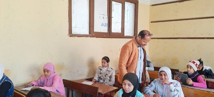 مدير تعليم فرشوط يتابع اللجان والكنترولات ويشدد على الدقة في التصحيح