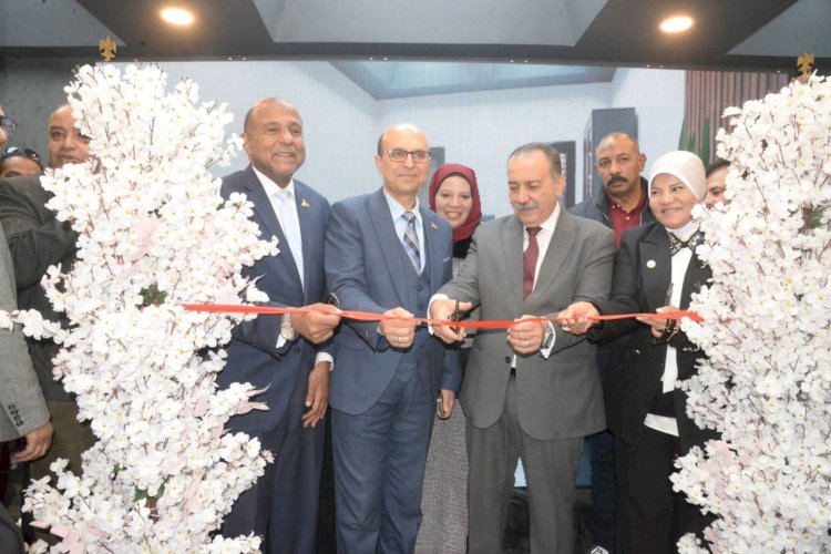 من أسفل الكوبري إلى قلب التنمية.. محافظ أسيوط يفتتح معرض وبازار كيان