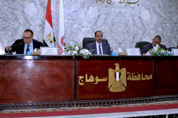 محافظ سوهاج يناقش الموقف التنفيذي لملفات القنين