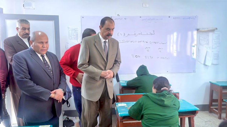 محافظ سوهاج يتفقد لجان إمتحانات الشهادة الإعدادية