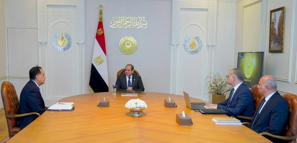 السيسي يجتمع مع رئيس الوزراء ووزير البترول والثروة المعدنية
