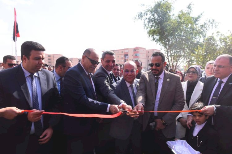 وزير العمل ومحافظ السويس يفتتحان ملتقى توظيفي ويوفر 1700 فرصة عمل للشباب