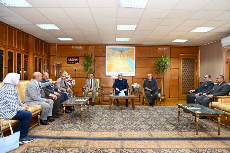 رئيس جامعة أسيوط يبحث بدء الدراسة بمعهد علوم المواد والنانو تكنولوجي