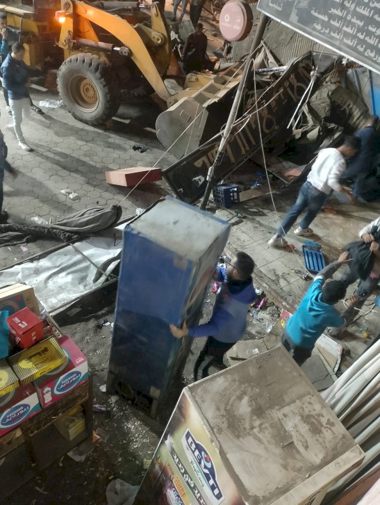 الجيزة تعيد الانضباط لمنطقة المنيب وتزيل ٢١ كشكًا مخالفًا بالميدان