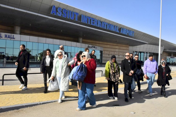 محافظ أسيوط: الرحلات الجوية المنتظمة تفتح آفاقًا جديدة لتنشيط السياحة