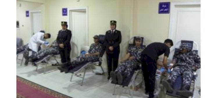 رجال الشرطة يتبرعون بدمائهم للمرضي بمديرية أمن بالشرقية