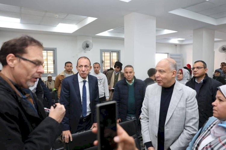 محافظ المنيا يطمئن على سير العمل بالمركز التكنولوجي المطور