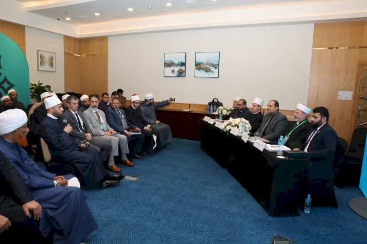 العلماء في الجلسة العلمية الرابعة: المهن هي أساس حياة المجتمعات