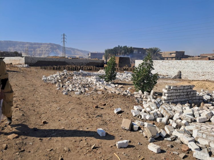 إزالة عدد من التعديات على الأراضى الزراعية وأملاك الدولة بالشرقية