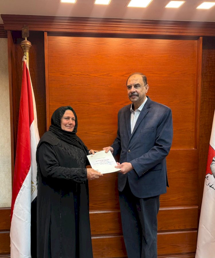 محافظ سوهاج يسلم 30 عقدا لتقنين أراضي أملاك الدولة للمواطنين