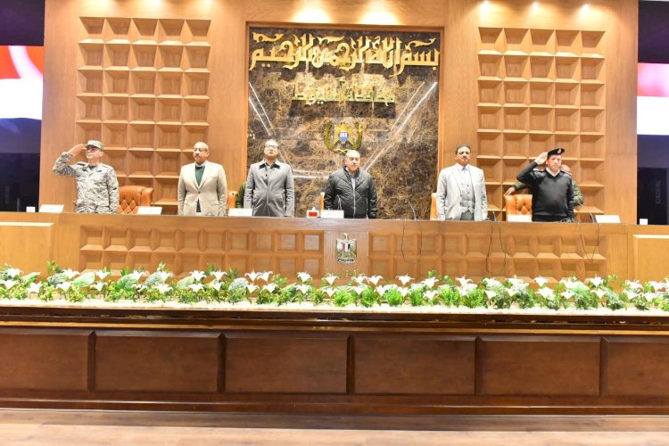 قرارات حاسمة لتحسين الخدمات.. محافظ أسيوط يترأس المجلس التنفيذي