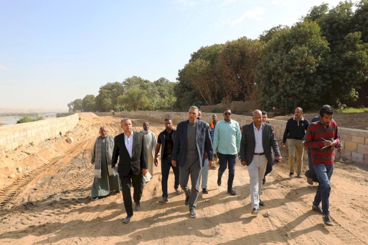 محافظ أسوان يتفقد مشروع إنشاء ممشى بكورنيش النيل بمدينة السباعية