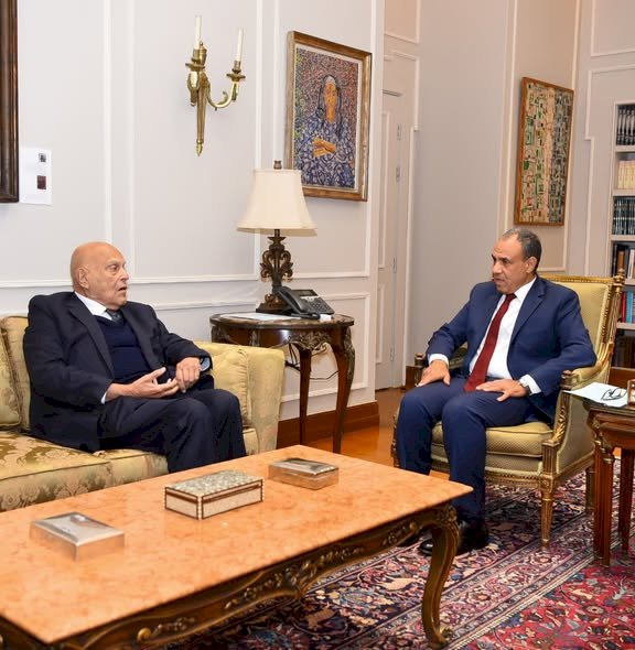 وزير الخارجية يلتقي البروفيسور د. مجدي يعقوب 