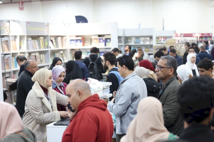 أكثر من 245 ألف زائر في اليوم الأول لمعرض القاهرة الدولي للكتاب