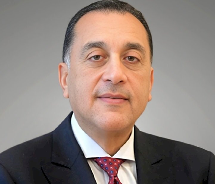 مطالبة رئاسة الوزراء بإلغاء قرار حظر عمل السيدات بالخارج في الكافيهات