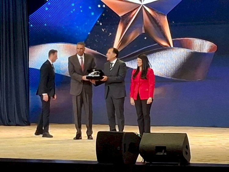 محافظ أسوان : فوز المحافظة بـ ٤ جوائز في مسابقة مصر للتمييز الحكومى