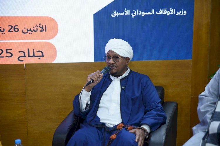 وزير الأوقاف السوداني الأسبق محاضرًا بجناح الأعلى للشئون الإسلامية بمعرض الكتاب