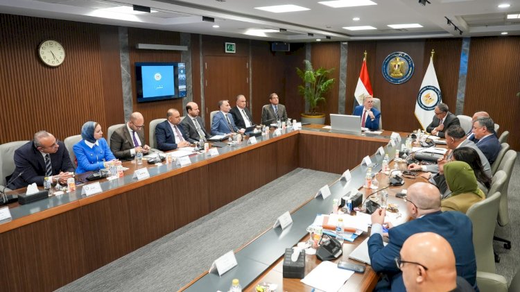 وزير البترول يعتمد الموازنات الاستثمارية لشركتي السويس والنصر للبترول