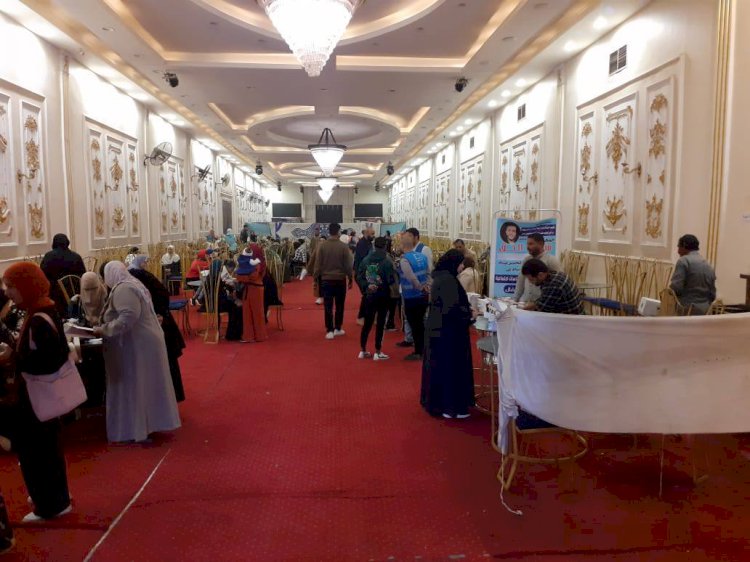 الكشف على 820 مواطنًا خلال قافلة طبية مجانية بمركز نجع حمادي
