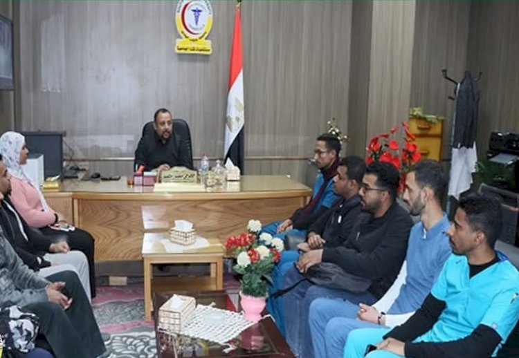 المدير التنفيذي لمستشفيات قنا الجامعية يجتمع بمدير التمريض وإشراف التمريض