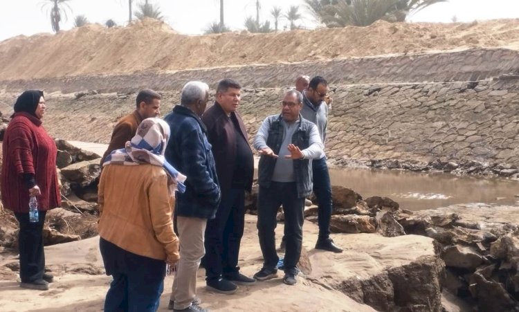 محافظ أسوان يشيد رجال الرى لمعالجة القطع المفاجئ بجسر طرد محطة قورتة