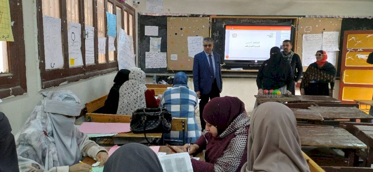 وكيل تعليم أبوتشت يتابع اليوم الخامس لتدريب معلمات رياض الأطفال