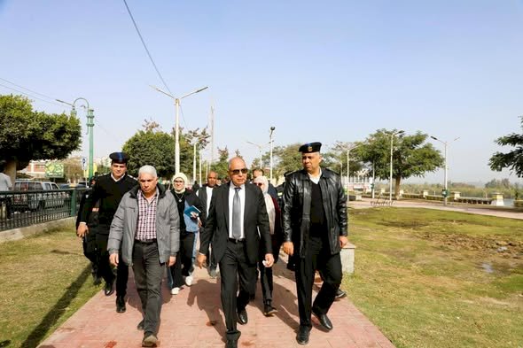 محافظ المنيا يتفقد كورنيش النيل لدراسة مقترحات المواطنين وتطوير الخدمات