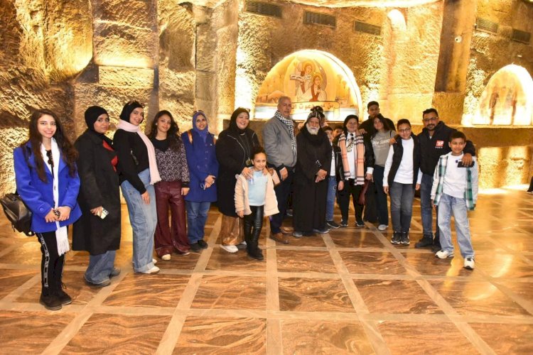 محافظ أسيوط: الرحلات الجوية المنتظمة بوابة لتنشيط السياحة الدينية والتاريخية