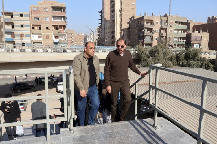 محافظ سوهاج يتفقد كوبري المشاة أعلى مزلقان السكة الحديد بمنطقة الثلاث كباري