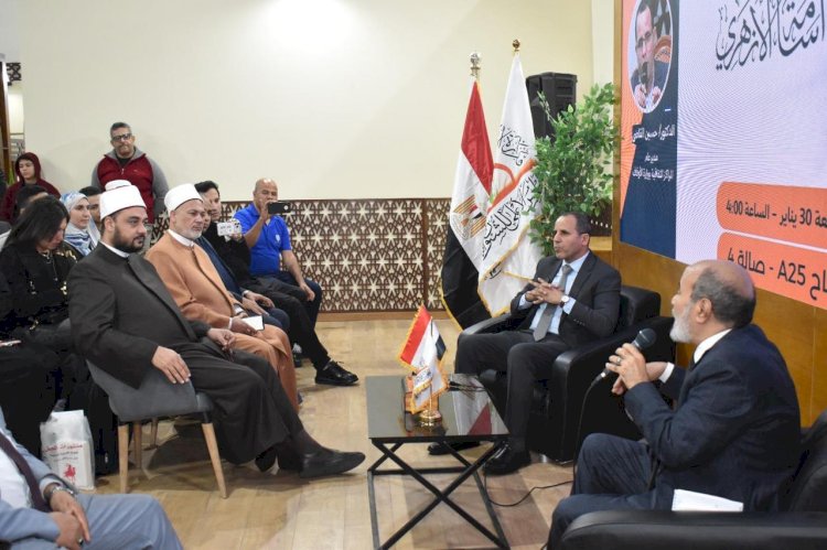 د.ناجح ابراهيم الباحث في الحركات الاسلاميةفي لقاء فكري بمعرض الكتاب