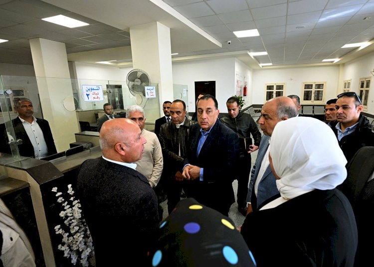 رئيس الوزراء يتفقد سير العمل بالمركز التكنولوجي بقرية "تونا الجبل"بالمنيا