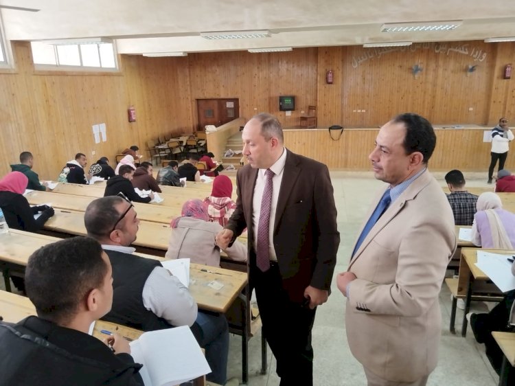 نائب رئيس جامعة قنا يتفقد امتحانات الدراسات العليا بكلية الحقوق