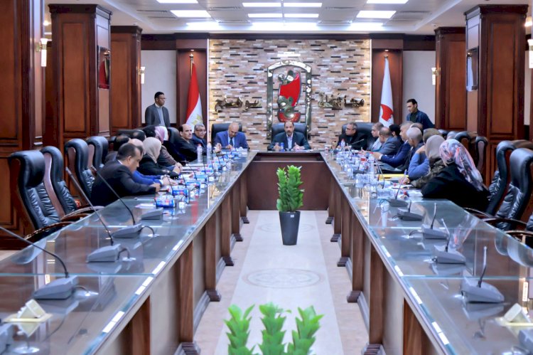 محافظ سوهاج يلتقي الهيئة البرلمانية لأعضاء مجلس النواب