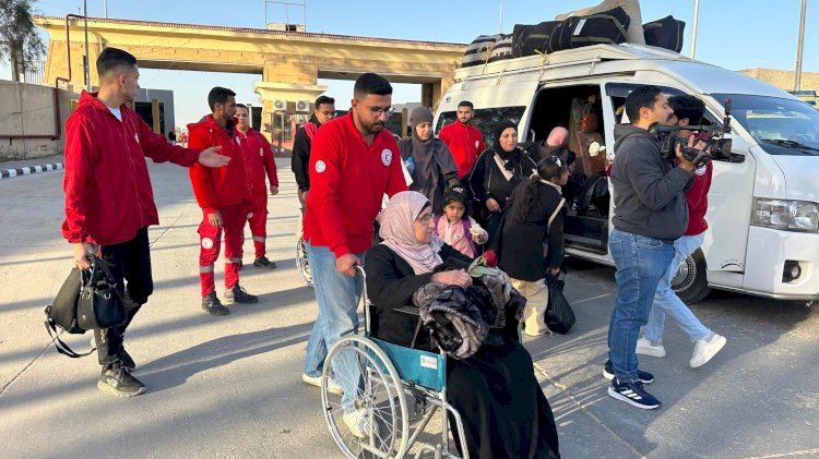 وزيرة التضامن  تتابع جهود الهلال الأحمر المصري الإنسانية بمعبر رفح