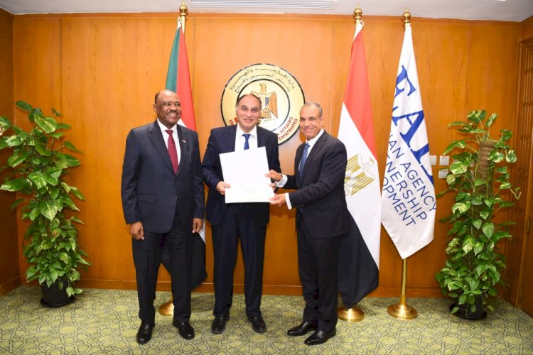 وزير الخارجية ونظيره السوداني يشاركان في احتفالية تكريم الفريق الطبي المصري المشارك في القافلة الطبية إلى السودان