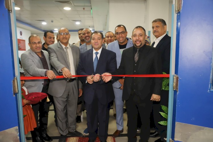 رئيس جامعة قنا يفتتح وحدة مناظير الجهاز الهضمي بمستشفى الطوارئ والإصابات