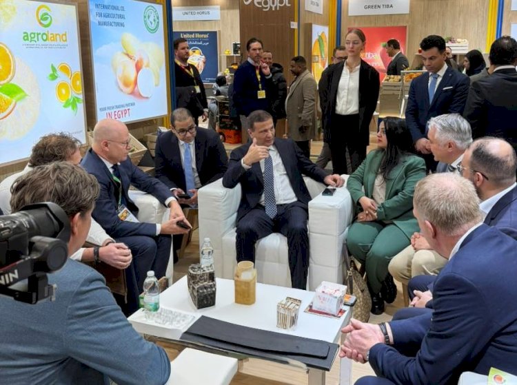 وزير الزراعة يبحث في "برلين" تعزيز التعاون مع كبرى الشركات الهولندية