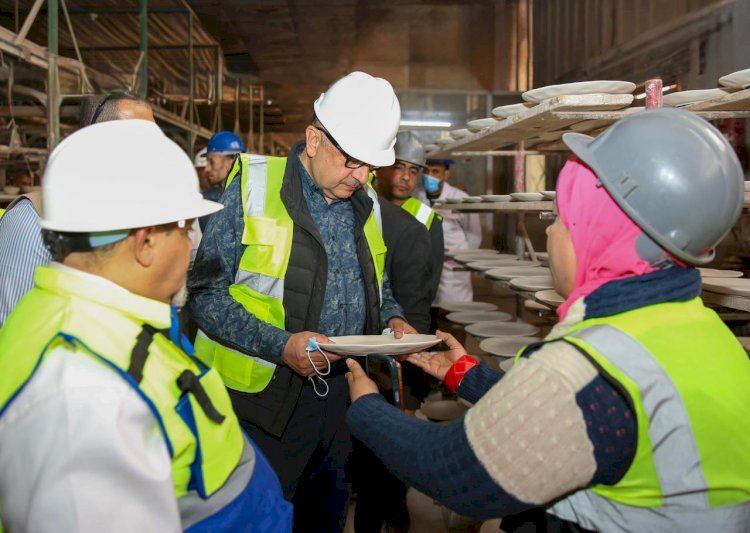 وزير قطاع الأعمال العام في زيارة تفقدية لشركة شيني للخزف والصيني