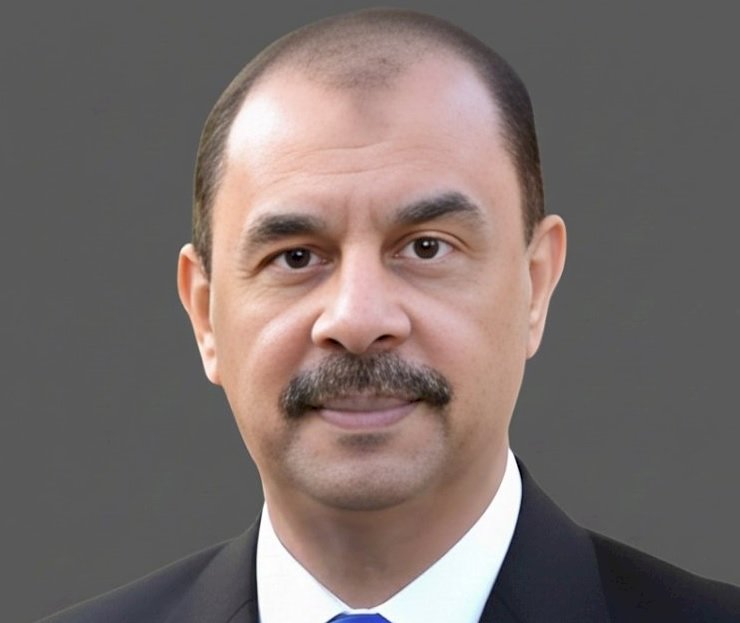 محافظ سوهاج: تشكيل لجنة فنية لمعاينة طريق محمد صديق المنشاوي قبل استكمال الرصف