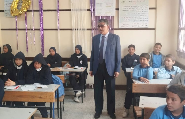 وكيل تعليم أبوتشت يتفقد مدرسة عمر بن الخطاب مع بدء الفصل الدراسي الثاني